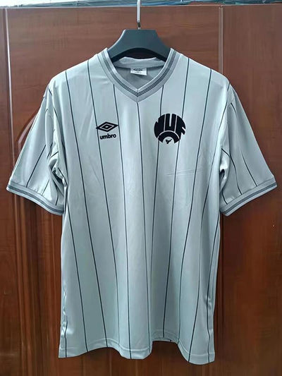 Camiseta retro de visitante del Newcastle 1984
