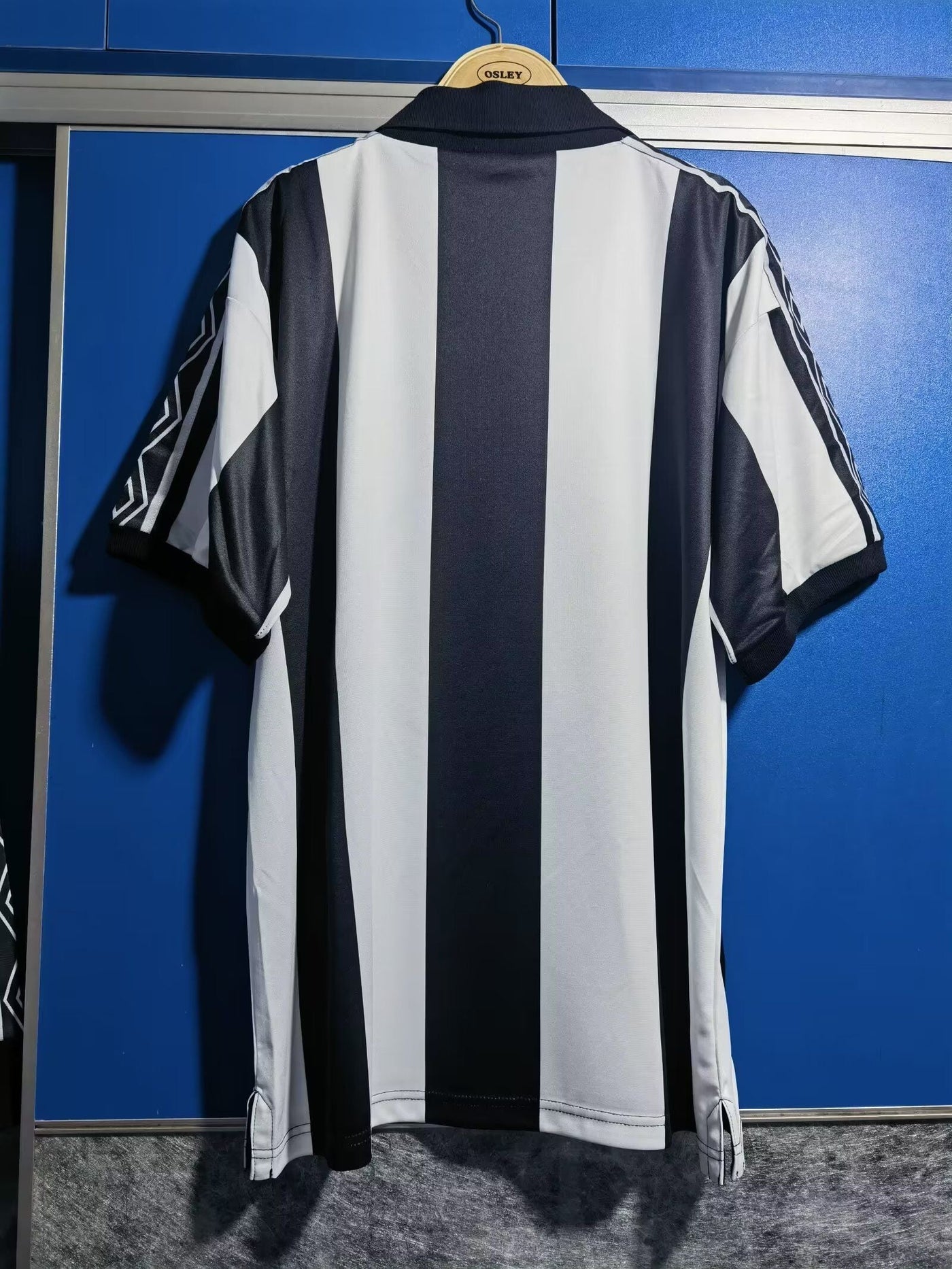 Camiseta retro de local del Newcastle 1980/1982