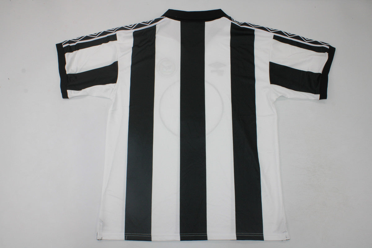 Camiseta retro de local del Newcastle 1980/1982