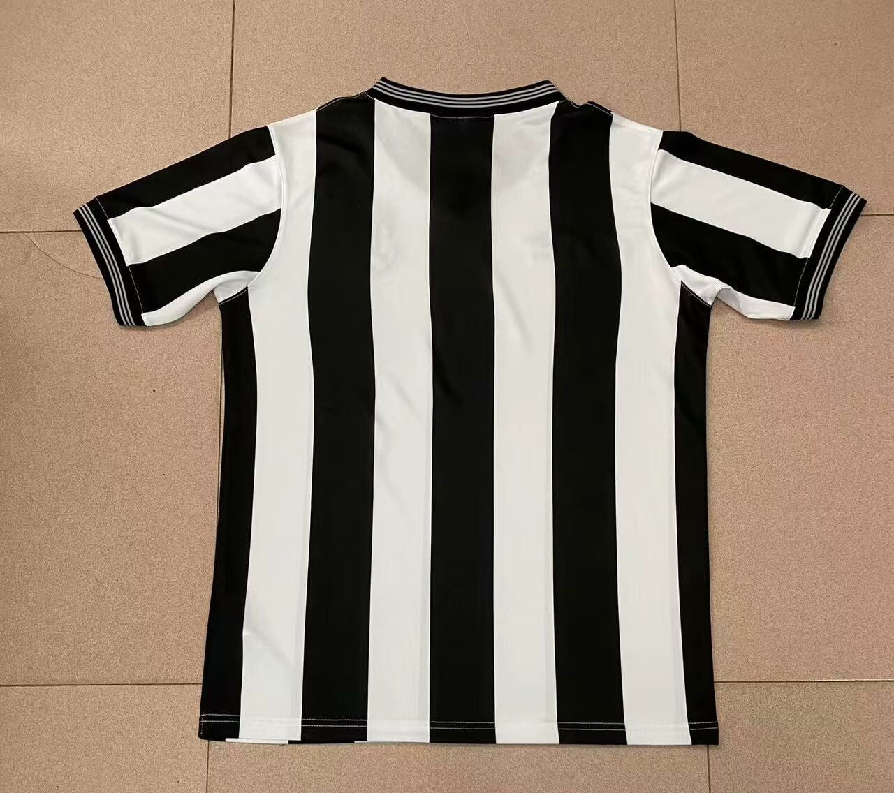 Camiseta retro de local del Newcastle 1983