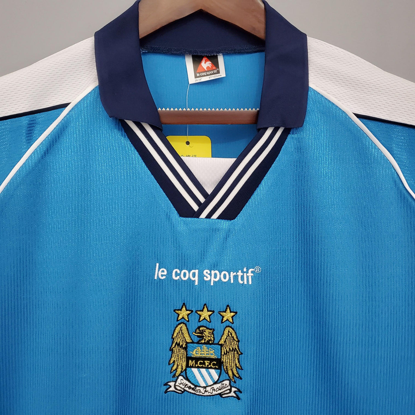 Camiseta retro de visitante del Manchester City 1999/2001
