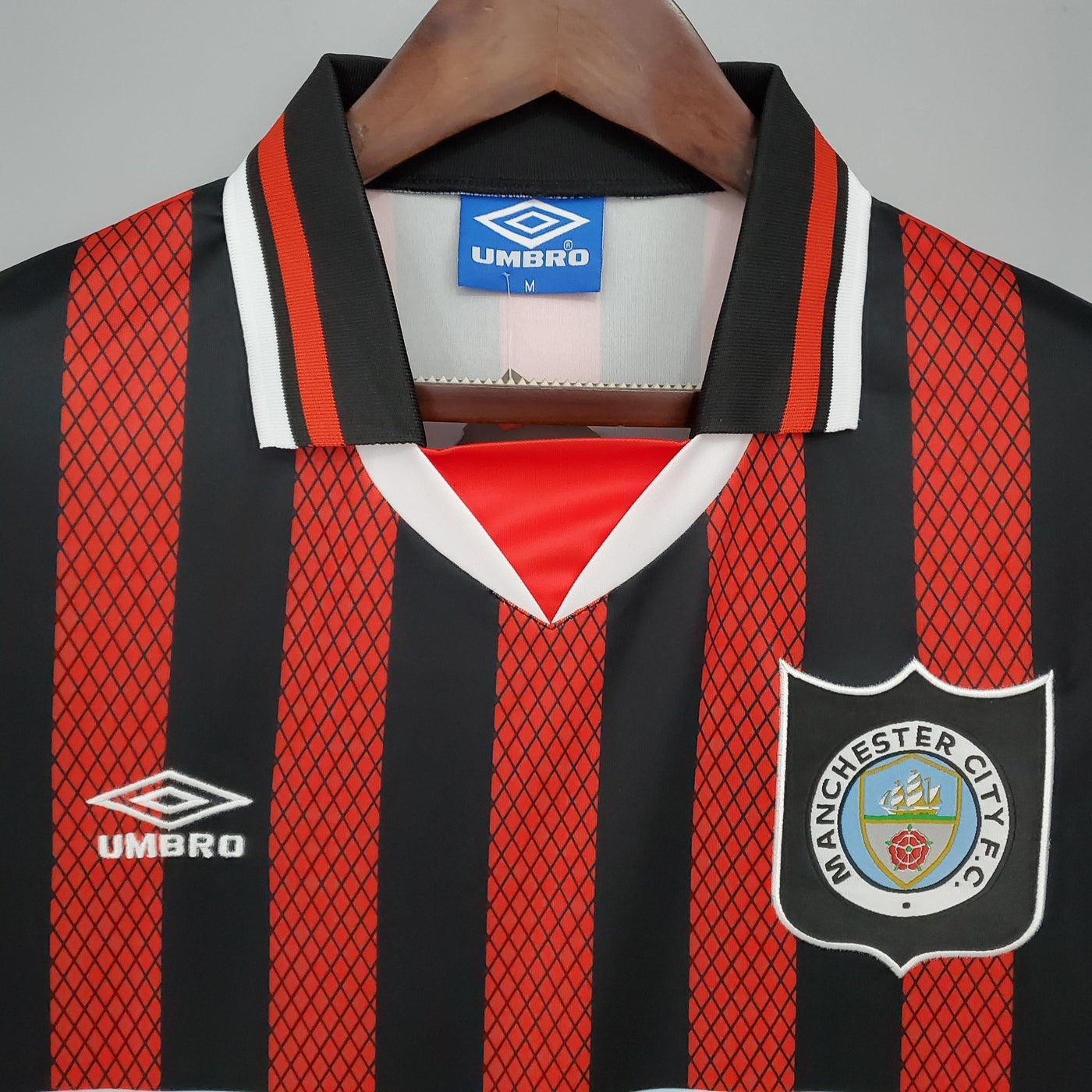 Camiseta retro de visitante del Manchester City 1994/96