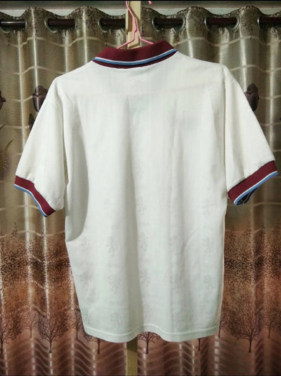 Camiseta retro de visitante del Aston Villa 1995/1996