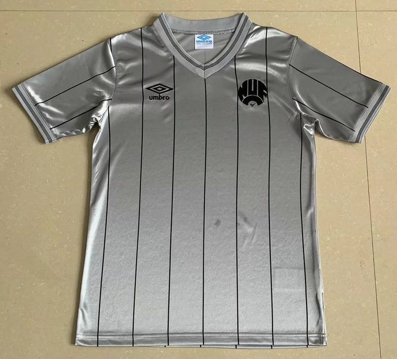 Camiseta retro de visitante del Newcastle 1984
